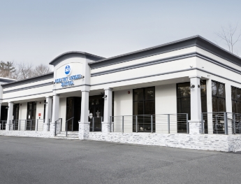 doctor speaking with patient 